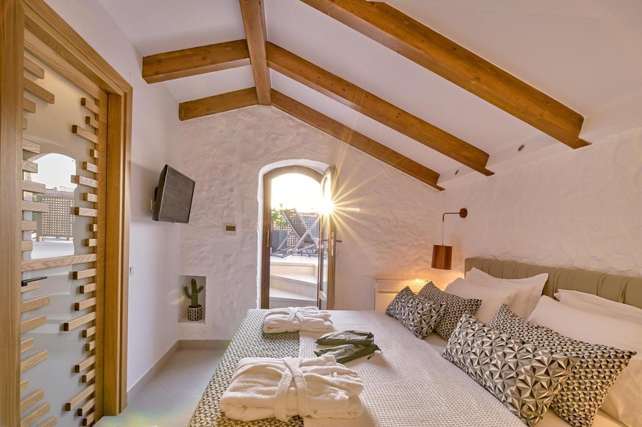 Vista Del Porto Luxury Suites 레팀노 외부 사진